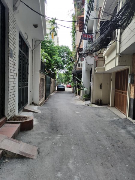 Bán nhà nguyên căn Tây Hồ Xuân Diệu 6 tầng thang máy giá 4.2 tỷ
