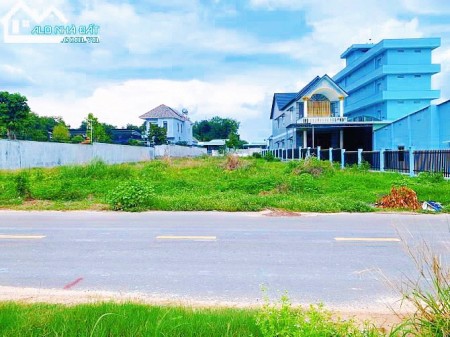 Muốn mua nhà cho con gái trên thành phố nên bán đi miếng đất lớn ở quê, sổ hồng, đúng giá 390 tr/sổ