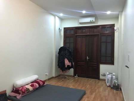 Chỉ có 1.9 tỷ có ngay nhà lô góc 3 tầng nguyên căn rộng 24m2 phố Minh Khai