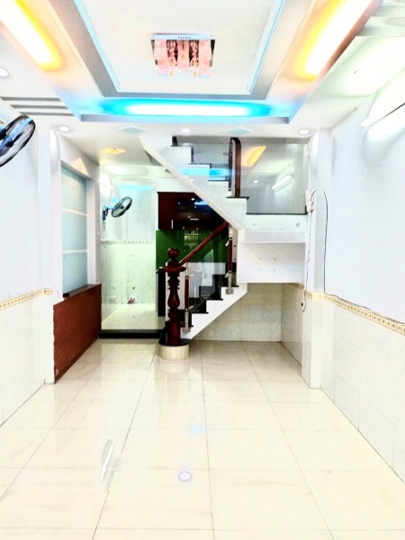 Bán gấp nhà phường 16, thoáng mát, cách đường lớn 20m