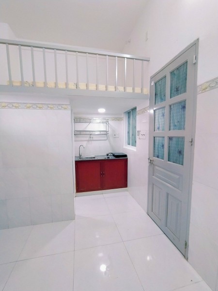 Cho thuê phòng có gác - đầy đủ nội thất sau lưng ETown Tân Bình