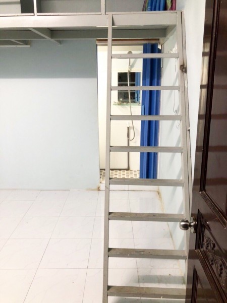 Còn 1 phòng máy lạnh, gác Tô Hiến Thành, Q10. Giá 3,4tr/th