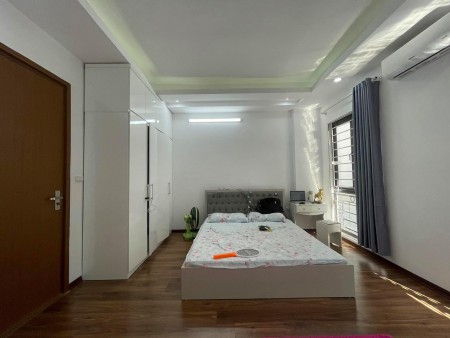 Bán nhà hiếm ô tô đỗ cổng, ngõ huyền thoại, dt 242 Hoàng Mai, tặng nội thất