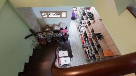 Bán nhà sổ đỏ chính chủ, đá bóng trước cửa, xe Kia Morning đỗ cửa, đầy đủ nội thất
