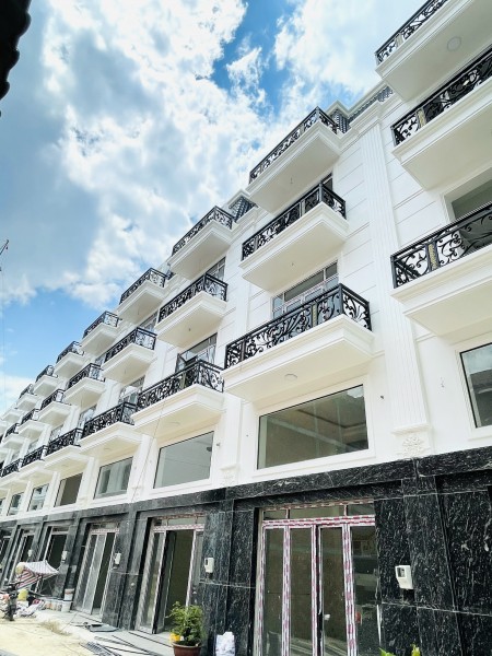 Nhà Phố Với 3 Mặt View Sông, Thiết Kế Hiện Đại, Ngay Trung Tâm Quận 12
