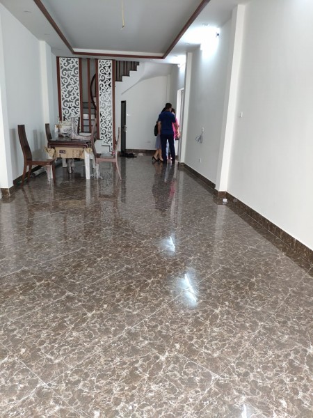 Bán nhà nguyên căn Ngọc Thụy 33m2 x 5 Tầng, Giá 3 Tỷ đẹp, pháp lí sạch