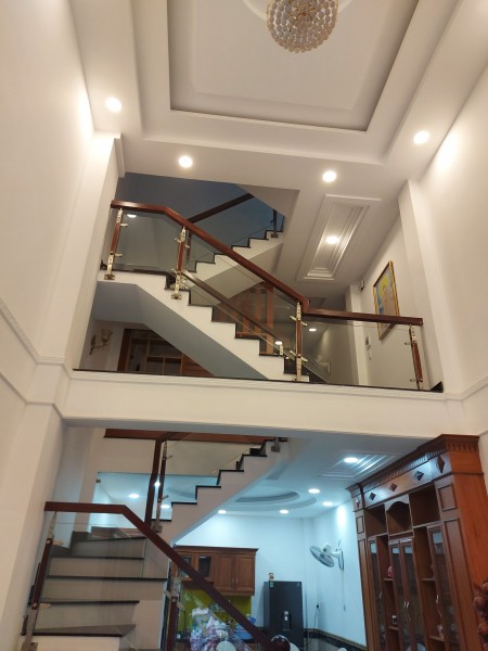 Bán gấp nhà đường Tân Trụ, P15, Tân Bình 5 tầng giá chỉ 6 tỷ thương lượng.