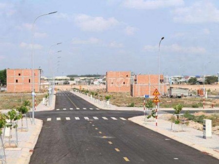Gia đình cần bán gấp lô 70m2 ngay VSIP II sổ sẵn, giá 980 triệu