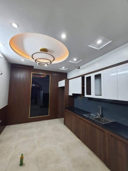 Ban nhà Đội Cấn Ba Dìnhdtsd 45m2, 5 tầng mặt tiền 4m, giá nhỉnh 5 tỷ