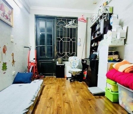 Bán gấp nhà nhỏ tiền Xuân La diện tích 30m2 giá 2,75 tỷ, ở ngay