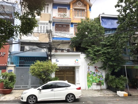 Biệt Thự đường D2, 7x20m, 1 trệt 3 lầu sân thượng, 6 phòng, gara ôtô.
