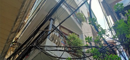Giá bán 3 tỷ ô tô đỗ nhà, phố Trần Quang Diệu, Đống Đa, 30m2, 3 tầng, mt 4m, lh 0904547386