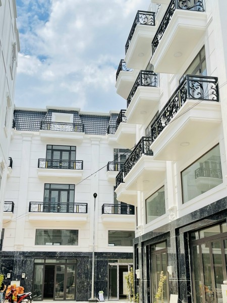 Nhà phố Thương mạị, 3 mặt view sông cao cấp duy nhất tại Quận 12. SHR công chứng ngay, diện tích xây dựng 210m2