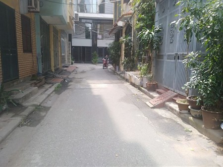 Cần bán nhà Nghĩa Tân Quận Cầu Giấy, phân lô dt 75m2, giá 11.x tỷ