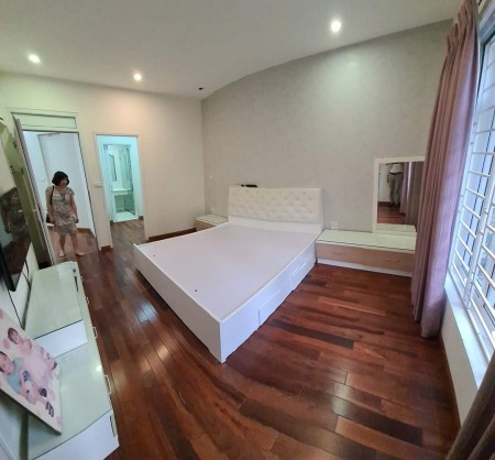 Bán nhà Tây Hồ lô góc 3 mặt thoáng, gara ô tô nhà đẹp, dt 117m2, 4 tầng, giá 15.2 tỷ