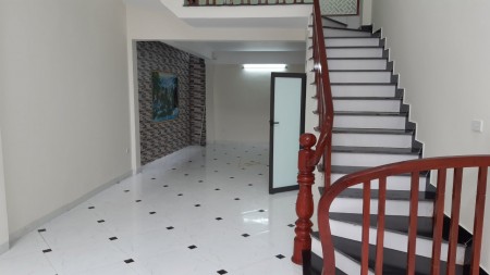 Bán nhà cực đẹp ở ngay phố Linh Đường, Hoàng Mai ô tô qua 55m2x5T, Mt4.2m, giá 4.35 tỷ