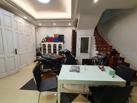 Bán nhà Hà Đông, lô góc 3 mặt thoáng, 3bước ra phố, dt 42m2, 5 tầng mt 4m, giá 2.9 tỷ