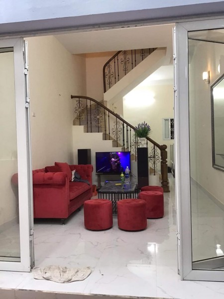 Bán nhà ngõ 169 Hoàng Mai gần hồ Đền Lừ, DT 51m2*4T, MT 4m, sổ đỏ cc, Giá 3,95 tỷ. LH Thanh 0977686830