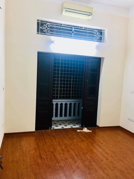 E cần bán nhà Cầu Giấy Ô TÔ vào nhà chỉ chưa tới 95tr/m2