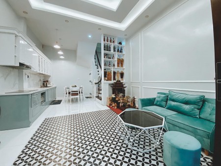 Bán Gấp nhà phố Đội Cấn Ba Đình dt 50m2, 5 tầng, mt 5m giá 5 tỷ