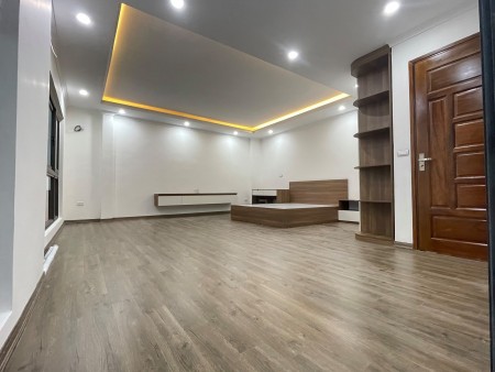 Bán Nhà Vương Thừa Vũ 45m2, Nhà Mới Đẹp Mê Li, Mặt Tiền Lớn, Ngõ Rộng Yên Tĩnh Nhỉnh 5 Tỷ