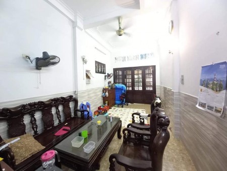Bán nhà Triều Khúc 33m2 giá 4 tỷ ô tô đỗ cửa thoáng đãng, an sinh cực tốt