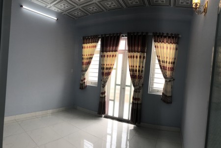 Bán nhà 1 trệt 1 lầu hẻm xe tải, giá 1.37 tỷ, khu dân cư, lhcc