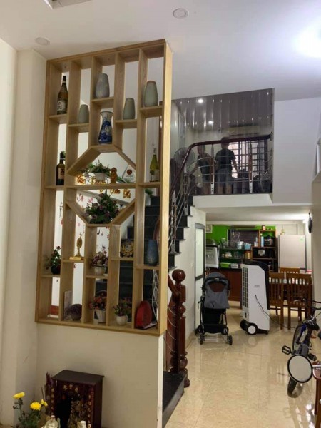 Nhà đẹp Ngọc Thuỵ ô tô qua cửa thoáng trước sau, diện tích 42m2, giá 3tỷ