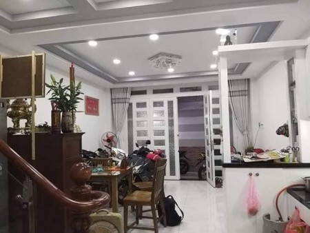 Bán nhà đường Lạc Long Quân, phường 10, Tân Bình 3 tầng 27m2 quá rẻ.