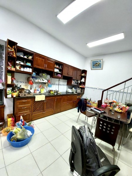 Bán nhà Lạc Long Quân, Tân Bình nội thất lung linh, chỉ 5 tỷ1, diện tích 50m2