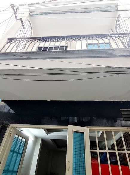 Vì Covid! Bán nhà Lạc Long Quân, 15m2, dtsd 32m2, hẻm xe hơi,chỉ 1 tỷ 7