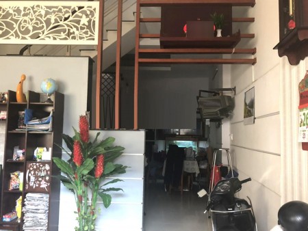 Hẻm 1 xẹt xe hơi ra vào, đường CMT8 Q10. Trệt 2 Lầu 3PN, 3WC giá 22tr