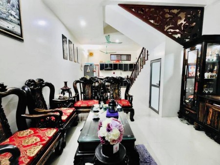 Nhà đẹp phố Hoàng Cầu, diện tích 55m2, 15m ra ô tô, 2 mặt ngõ, tặng full nội thất, giá 7.5 tỷ