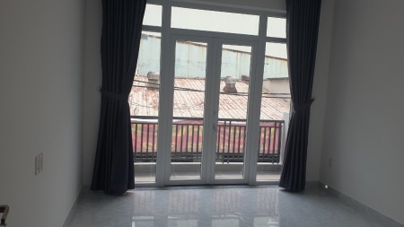 Nhà Lê Thúc Hoạch, 2 lầu, sân thượng, 4 phòng ngủ, nhà mới 100%