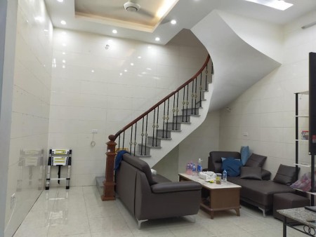 Bán nhà đường Nguyễn Văn Tối dt 42m2, 4 tầng, mt 4m, lô góc ô tô tránh, kinh doanh giá hơn 4 tỷ