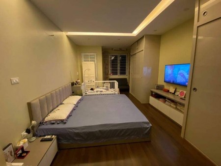 Cần tiền bán nhà Lê Đại Hành, Hai Bà Trưng, dt 25m2, 2 tầng, mặt tiền 5m, giá 2.15 tỷ