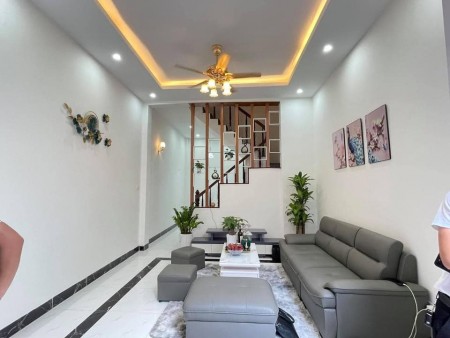 Bán nhà mặt ngõ phố Nguyễn Ngọc Vũ, diện tích 34m2 , mặt tiền 4m, oto đỗ cửa.