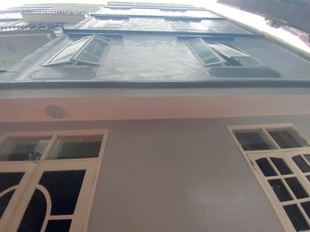Bán nhà Lĩnh Nam, 35m2, 5 Tầng mặt tiền 7.2m, 10m ô tô đỗ giá chỉ 2.4 tỷ