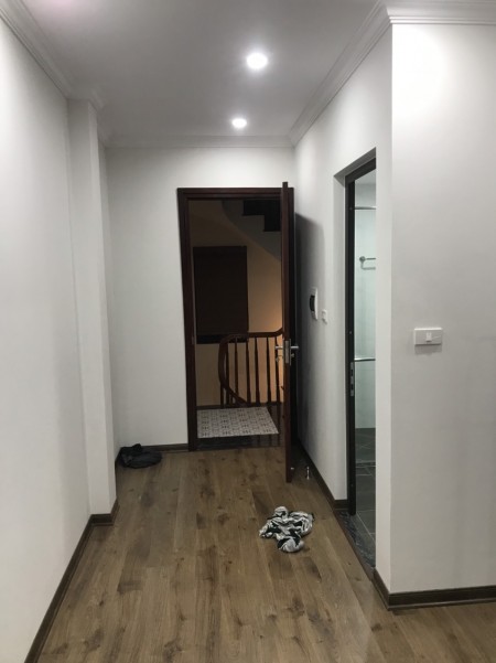 Bán gấp nhà ngõ 2 Ngọc Thụy diện tích 32m2 xây mới 5 tầng, giá bán 3.2 tỷ
