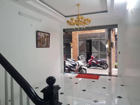 Chủ cần bán gấp nhà mặt phố Đông Tác, Đống Đa, lô góc, kinh doanh, 5 tầng, giá chỉ 5.8 tỷ
