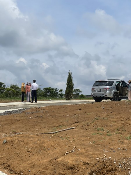 Chủ dễ thương gửi bán 230m2 đất lên thổ cư, ngay 2 mặt tiền, giá 1.2 tỷ