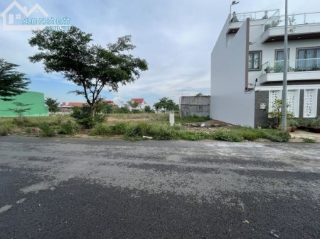 Kẹt tiền bán gấp lô góc 2 mặt tiền đường Số 17A Trần Văn Dầu cách Đại học Tân Tạo 500m