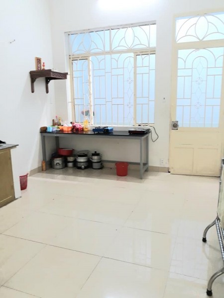 Ô tô vô nhà diện tích rộng thông thoáng 3 tầng đường Quang Trung
