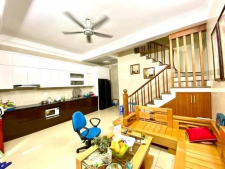 Bán nhà Nguyễn Văn Cừ Quận Long Biên ô tô an sinh đỉnh dt 37m2, nhỉnh 3 tỷ