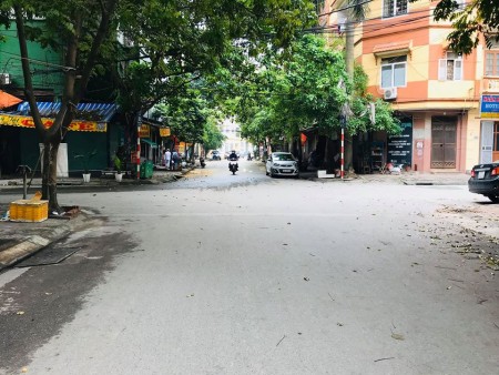 Bán gấp nhà Phố Trạm, Ngõ oto tránh 38m2 nhà 4 tầng giá 3.5 tỷ.