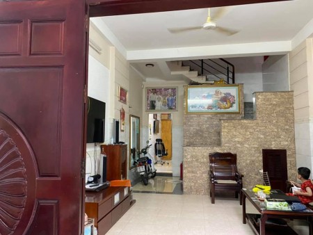 Bán nhà Hoàng Hoa Thám, vị trí hiếm nhà giá rẻ, rộng 43m2, bán gia 3.95 tỷ