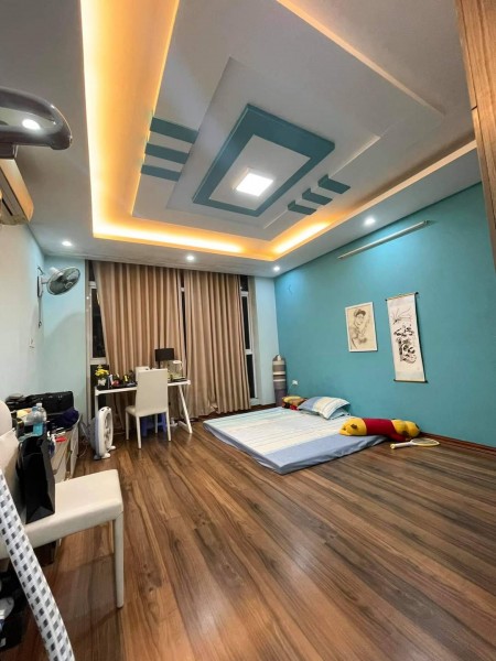 Bán Gấp Nhà 53m Cách Ngã Tư Sở 200m. Nhà Đẹp Gần Phố, lhcc