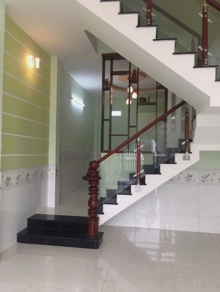 Nhà 1 trệt 1 lầu hẻm thông 5m gần chợ trường học cấp 1 2 3 cuối đường Lê Văn Khương Quận 12