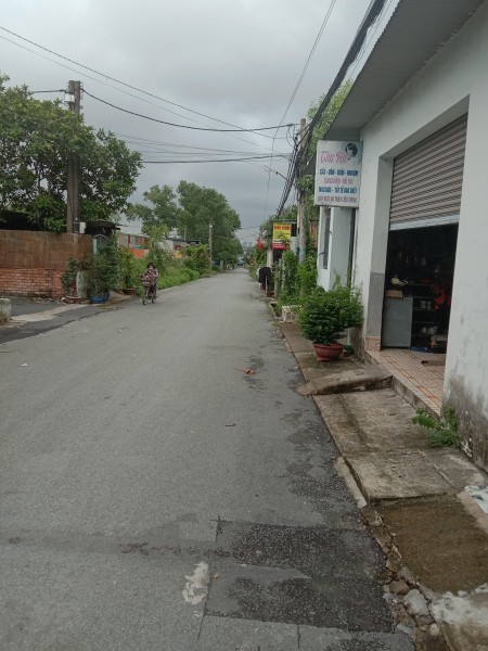 Về quê bán nhà mặt tiền kinh doanh đường nhựa, giá bán 1.62 tỷ