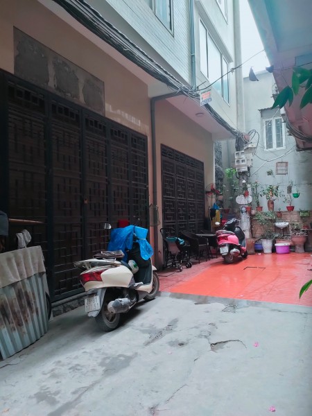 Bán nhà 42m2 Nguyễn Khoái. Ngõ Ô tô. Xây 5 tầng, giá 2.57 tỷ.